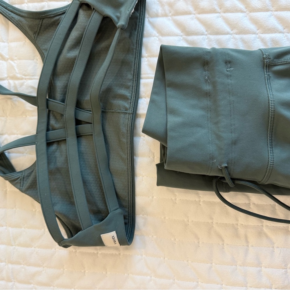 Vuori marsh green daily set small top/xtra small bottom